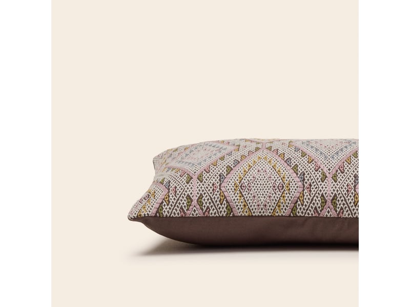  Housse de coussin en coton et broderie graphique  kalimi 26435 - Conforama C