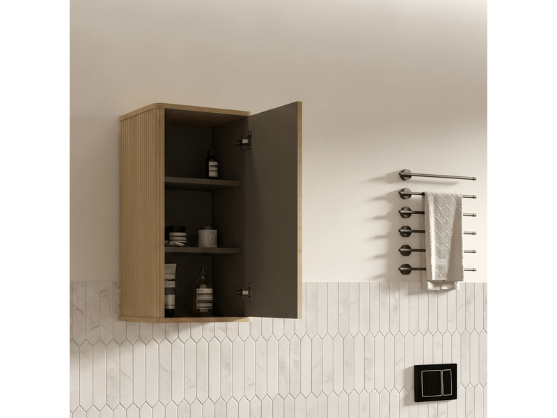  Meuble de salle de bain mural avec un design cannelé et une finition chêne, idéal pour les petits espaces.  - Conforama D