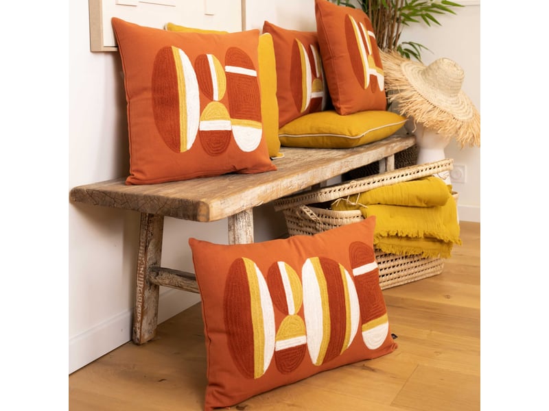  Coussin brodé motif galets de plage 45x45 cm  - Conforama B