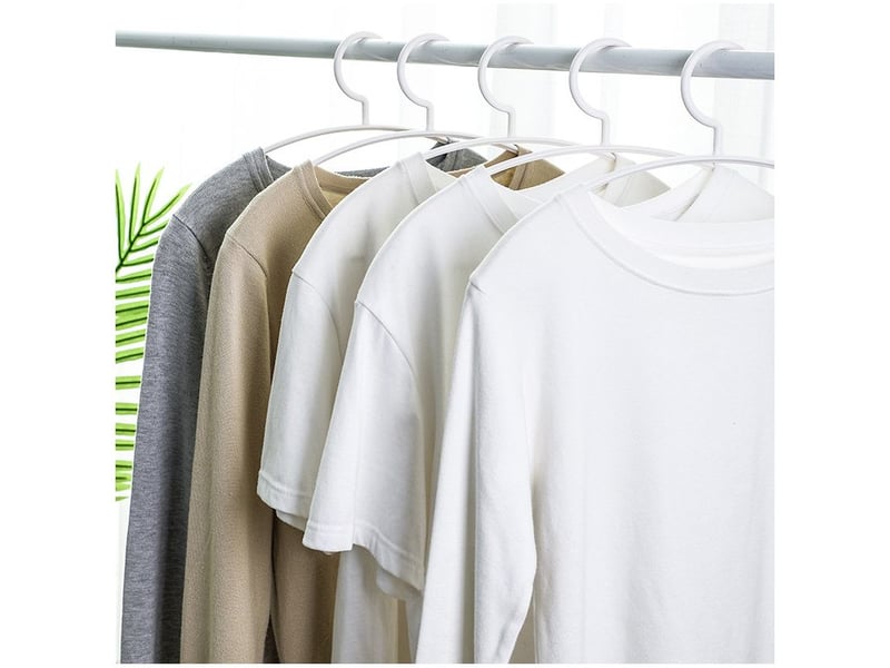 Lot de 10 cintres antidérapants et peu encombrants pour manteaux et pantalons. - Conforama D