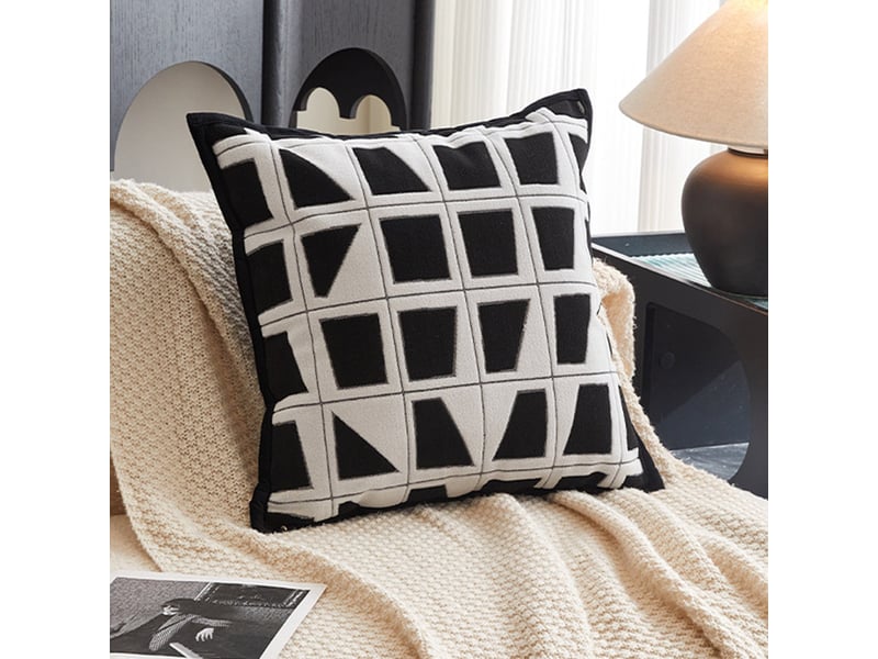  Coussin carré en tissu à motifs blanc et noir 45x45 cm  - Conforama B