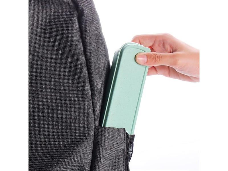  Ensemble de couverts trois pièces en acier inoxydable (couteaux, fourchettes, cuillères), finition miroir plaquée or, couteaux et fourchettes à steak  - Conforama B
