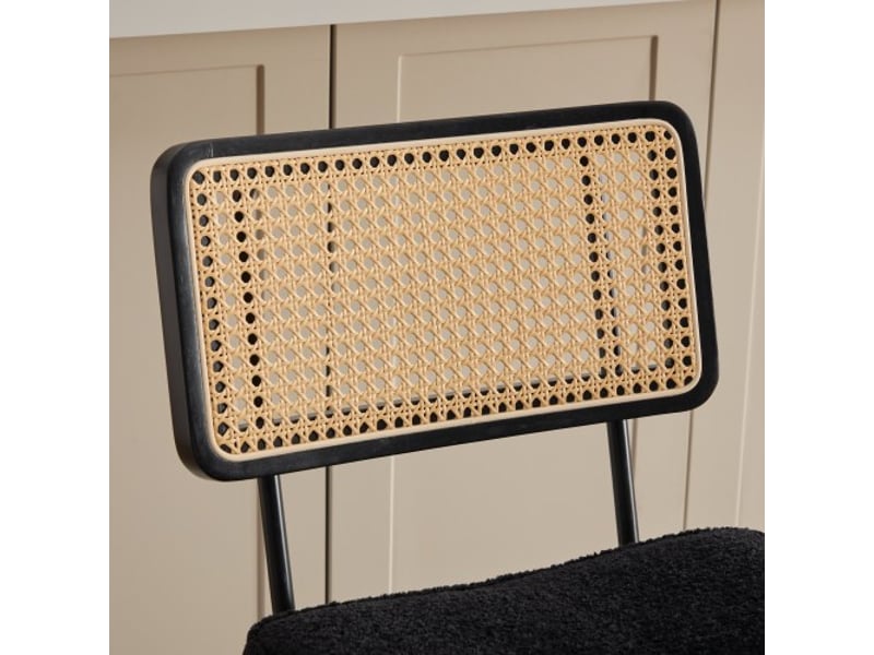 Tabourets de bar modernes noirs – assise chenille, cadre bois-rotin, pieds laqués – 2 pièces par paquet - Conforama D