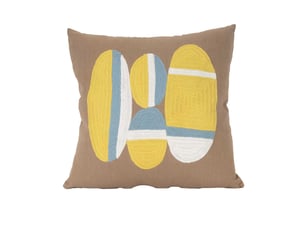 Coussin brodé motif galets de plage 45x45 cm