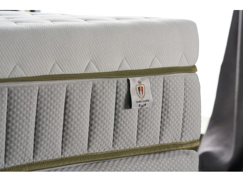 Natavega ; matelas 140x190 surmatelas intégré ; mousse hr40kg extraits de soja 069061200099 - Conforama C