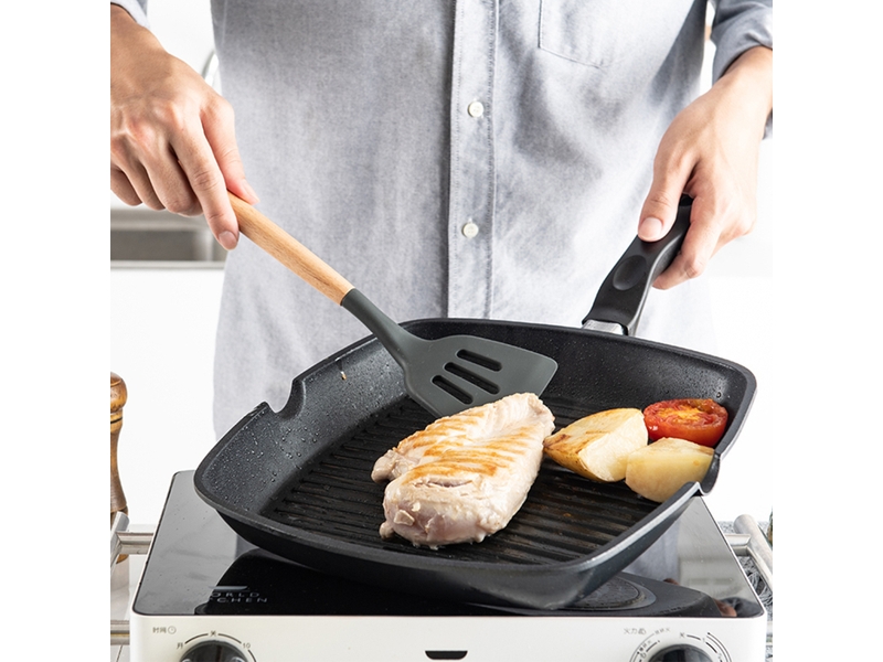  Ensemble de 11 ustensiles de cuisine en silicone, comprenant un seau de rangement; facile à nettoyer  - Conforama C