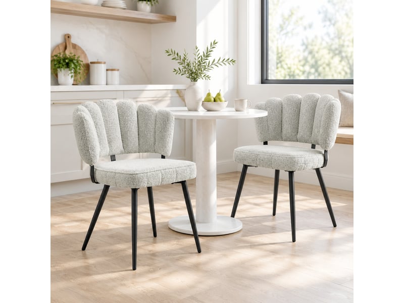 Lot de 2 chaises de salle à manger gris clair, dossier fleur et pieds noirs - Conforama E