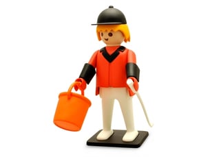 Figurine resine le cavalier de concours - playmobil vintage collection