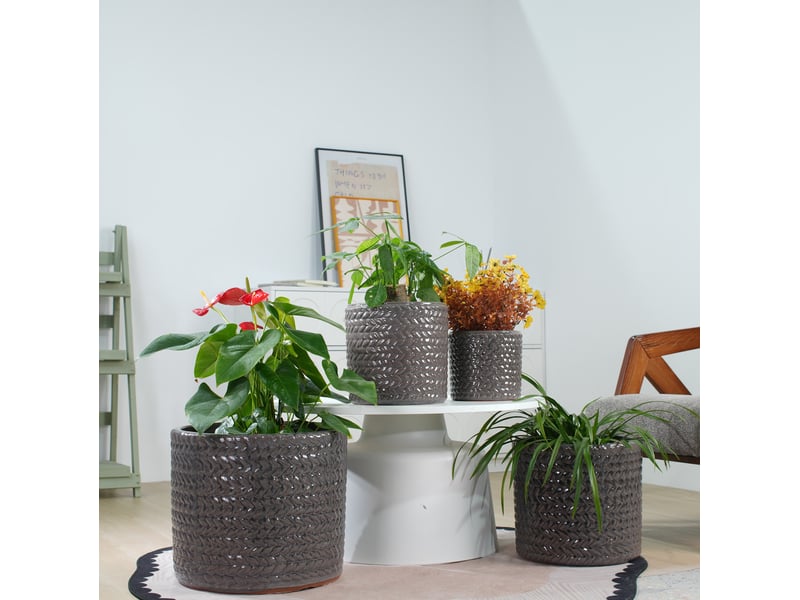  Pot de fleurs en céramique ø37 cm – gris brillant – relief chevrons et trou de drainage extérieur  - Conforama B