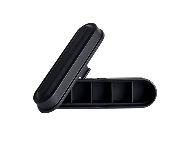  Kodak film case (135) - boîtier compact en acier pour 5 rouleaux de film 135 mm, capot amovible, design années 70, protection poussière et humidité - noir  - Conforama E