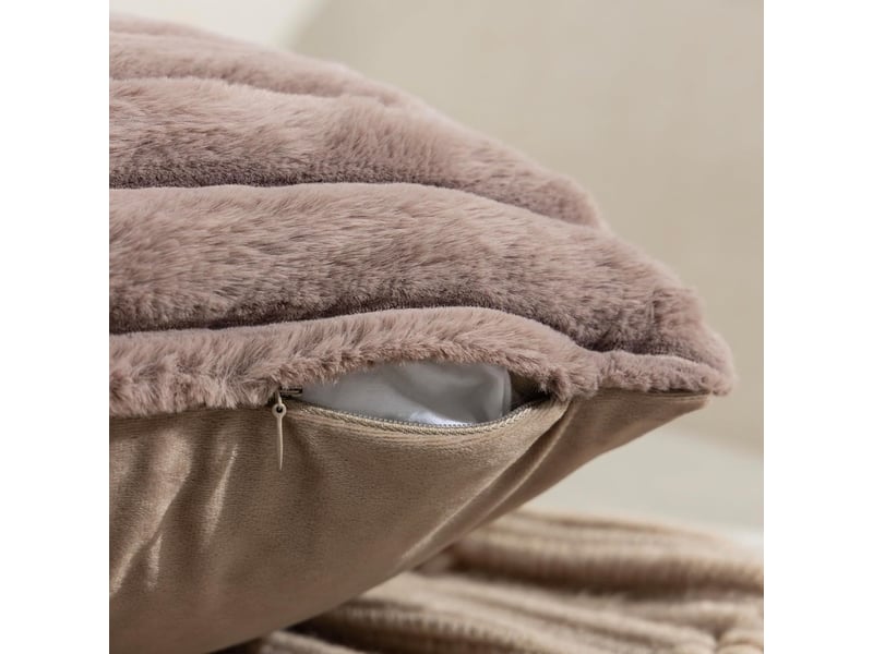  Lot de 2 housses de coussin 45 x 45 cm peluche camel clair chicfurn  - Conforama W
