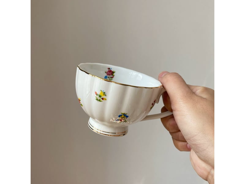  Petite tasse en céramique, fleurs et détails dorés, 200 ml, à l’unité  - Conforama B