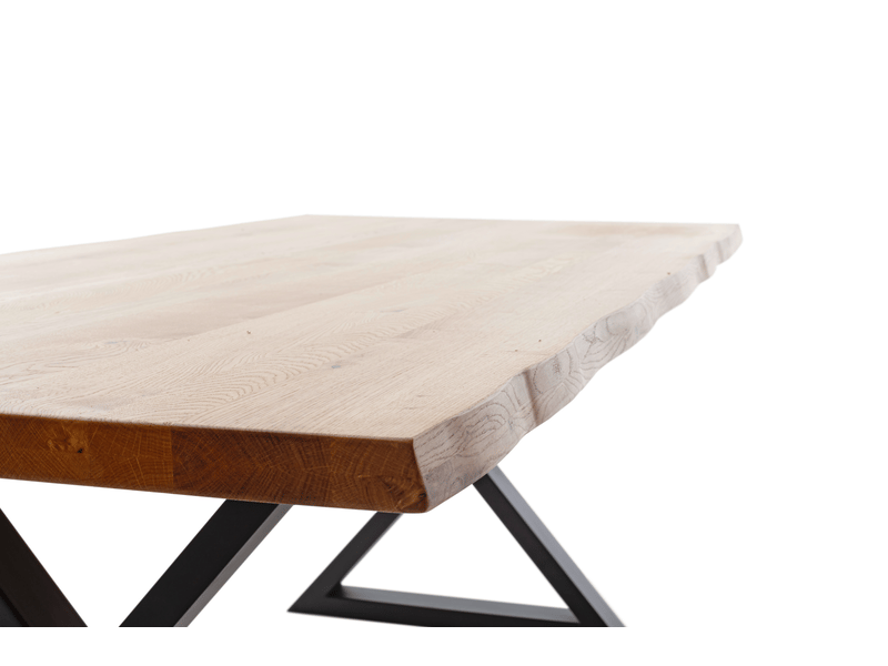 Table à manger avec bord irrégulier coloris chêne massif et pieds en métal noir - longueur 160 x profondeur 90 x hauteur 76 cm - Conforama D