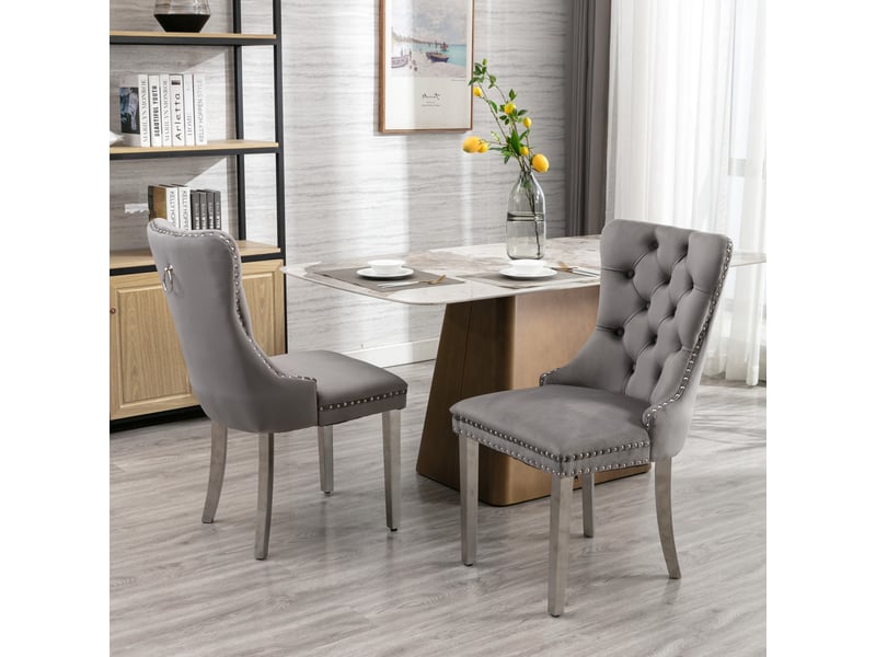  Lot de 2 chaises de salle à manger en velours gris, dossier haut capitonné, clous décoratifs, pieds finition chrome, structure en bois massif  - Conforama D