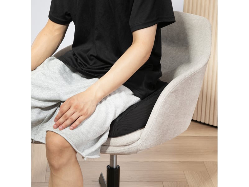  Coussin d’assise ergonomique 44x39x13 cm – noir – mousse à mémoire, housse lavable et antidérapante  - Conforama D