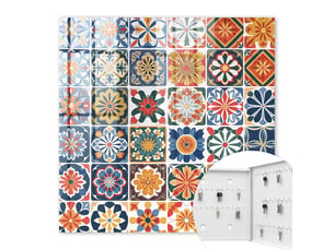 Boîte à clés murale décorative en métal et verre trempé – 30x30 cm – 50 crochets – blanche – ouverture à droite – carreaux colorés