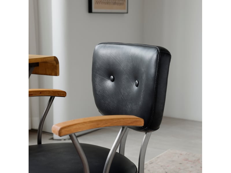 Chaise de bureau en cuir noir avec accoudoirs en chêne, réglable en hauteur, pivotante et à roulettes  - Conforama E