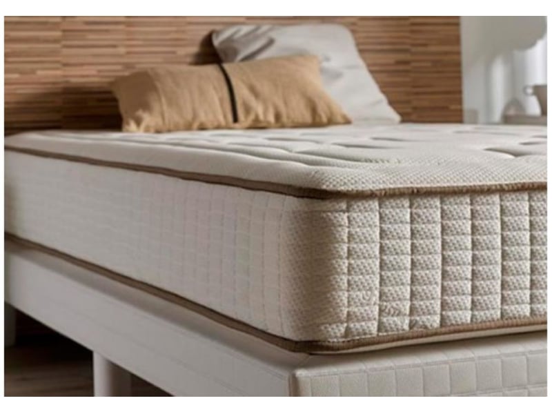  Matelas mousse hr et mémoire de forme royal cashmere - mi-ferme, tissu cachemire, 7 zones de confort 8435720030877 - Conforama C