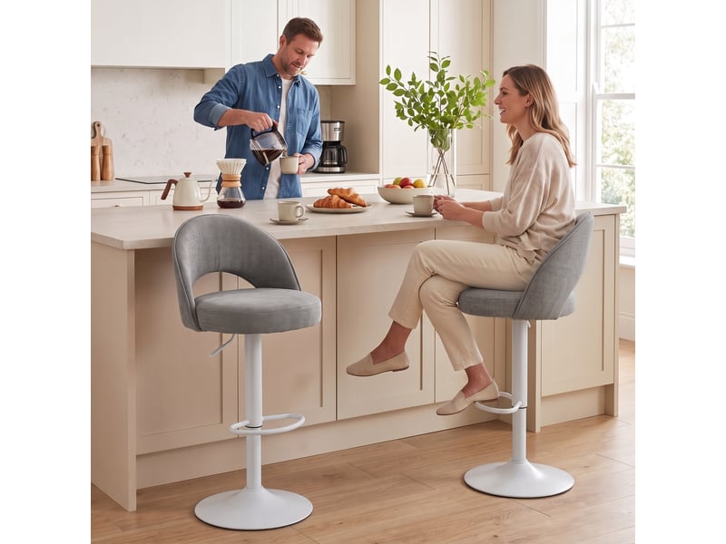  Lot de 2 tabourets de bar, chaises de bar réglables en hauteur, assise rembourrée en chenille, pivotant 360°, gris  - Conforama C