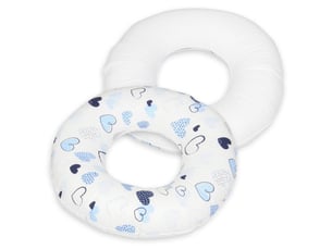 Coussin rond post natal coeurs bleus – blanc