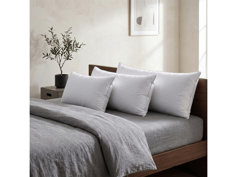  Traversin hôtel plume enveloppant - 90 x 35 cm - déhoussable - collection jacquard C06-TRP06 90/40 - Conforama B