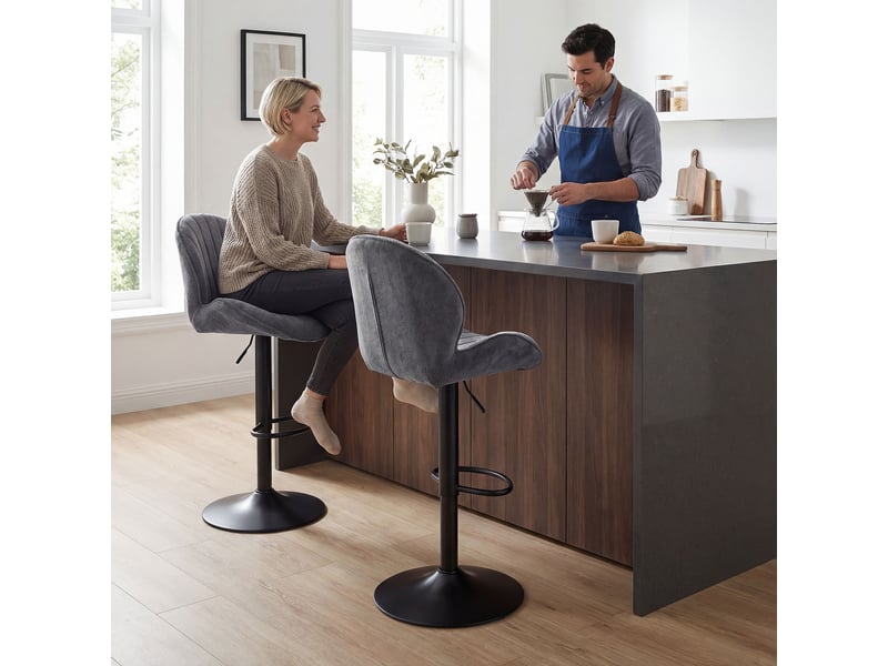  Lot de 2 tabourets de bar, hauteur réglable, pivotant 360°, siège rembourré, dossier et repose-pieds, gris  - Conforama D