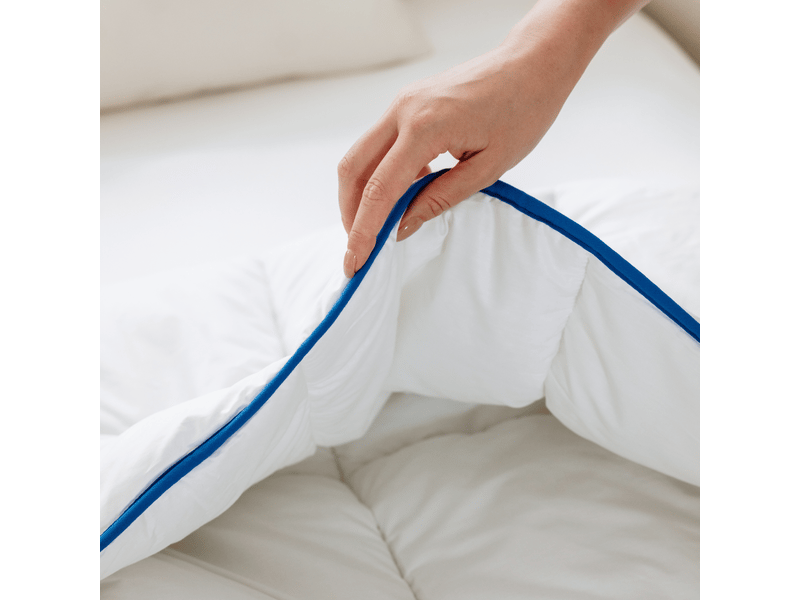  Couette légère temperée 100% fibres creuses siliconnées, enveloppe coton - 200 x 200 Céleste - Conforama E