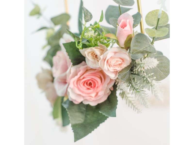  Couronne de fleurs artificielles en forme de cercle, avec cadre géométrique en métal, à fixer au mur. Décoration murale pour la maison.  - Conforama A