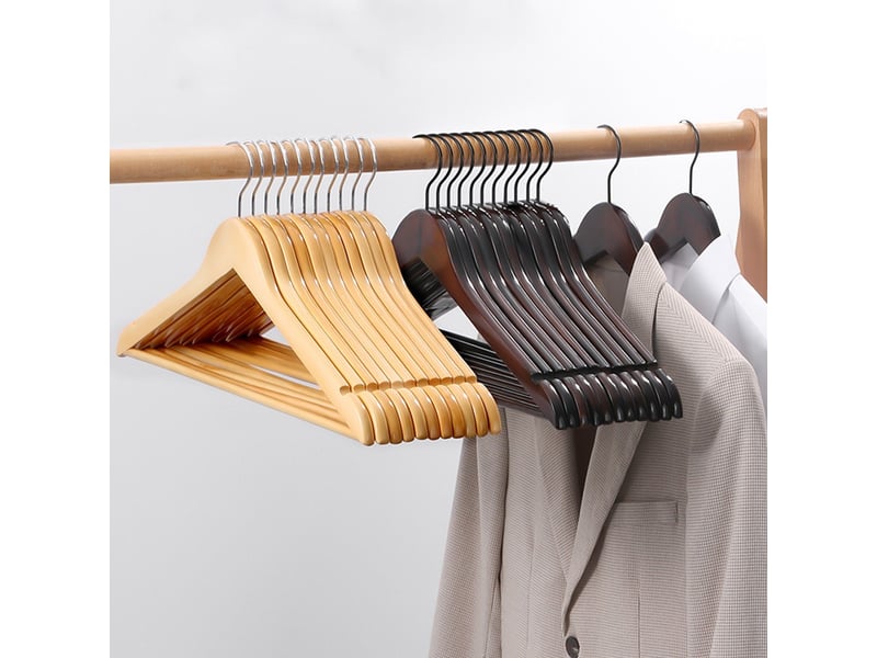  Lot de 5 cintres en bois multicolores – 44x23x1,2 cm  - Conforama D