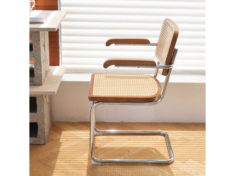 Lot de deux chaises de salle à manger, chaises en bois avec dossier en rotin et pieds chromés, style « brewer » du milieu du siècle, marron - Conforama E