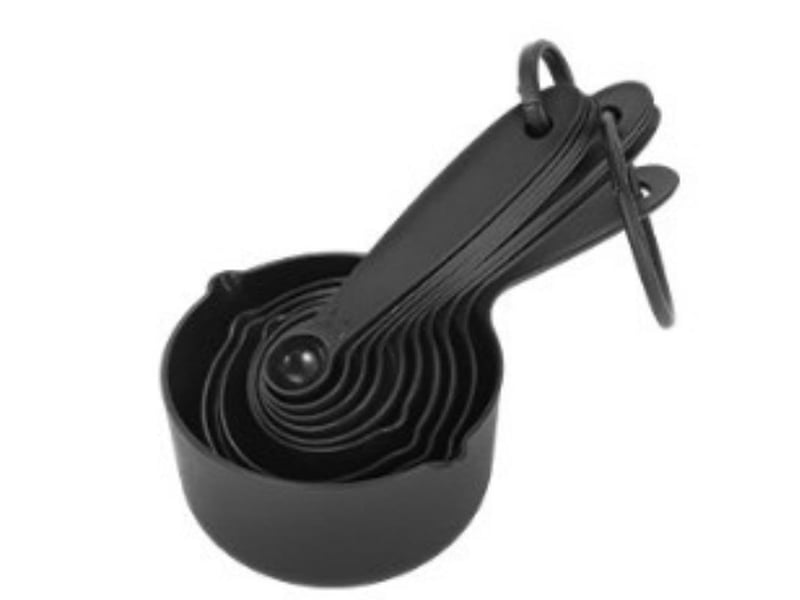  Cet ensemble d'ustensiles de mesure comprend 10 tasses et cuillères à mesurer universelles pour la cuisine et la pâtisserie, et est de couleur noire  - Conforama A