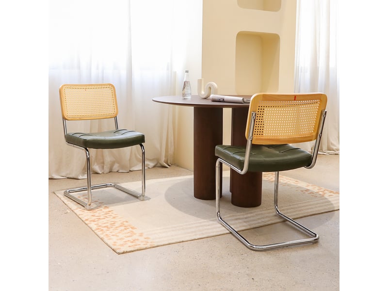  Lot de 2 chaises cantilever en cuir synthétique marron et cannage pieds en acier chromé style breuer  - Conforama C