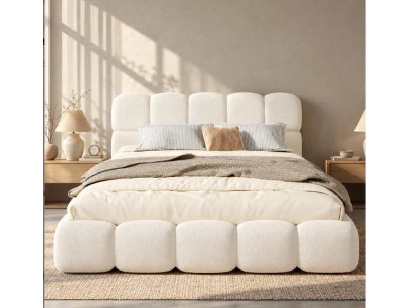 Lit capitonné, lit double, 200×200 cm, avec sommier à lattes, tête de lit et grand espace de rangement, blanc, tissu bouclé - Conforama D