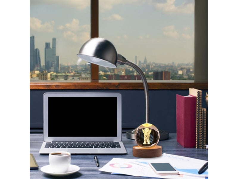 Lampe de table astronaute avec sphère led, petite veilleuse boule de cristal, décoration chambre - Conforama D