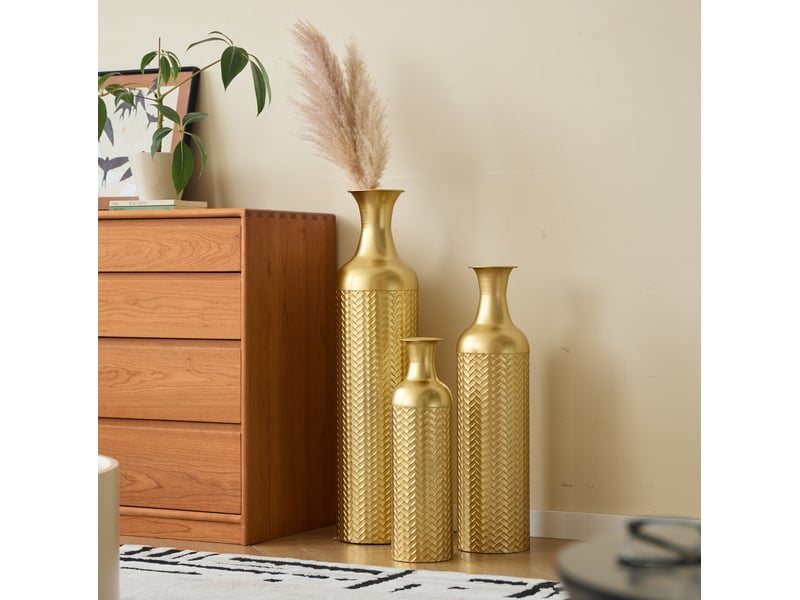  Lot de 3 vases de sol à motifs en relief en métal doré  - Conforama B