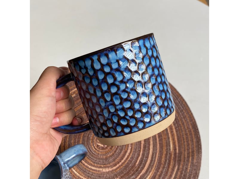  Mug en céramique, émail bleu à pois et décor en relief, 500 ml  - Conforama B