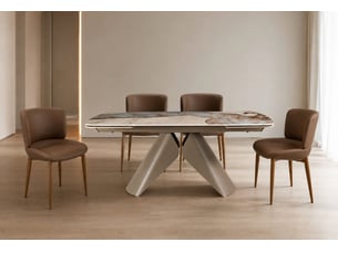 Lot de 4 chaises recouvertes de similicuir couleur marron