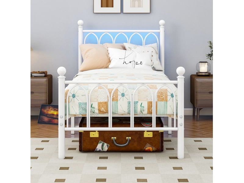  Cadre de lit 90x200 cm métallique avec tête et pied vintage, chargeur usb, led, soutien à lames d'acier heavy duty, espace de rangement sous-lit, sans ressorts  - Conforama B