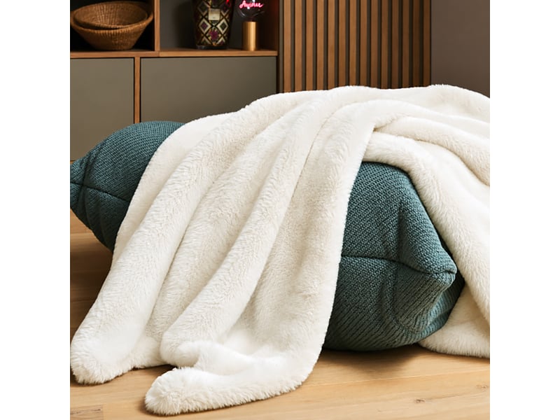  Plaid fausse fourrure 150x200 cm  - Conforama B