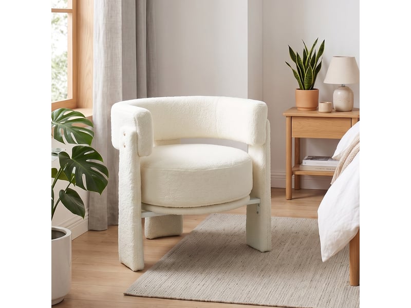  Fauteuil lounge recouvert de peau de mouton avec coussin lombaire blanc crème  - Conforama E