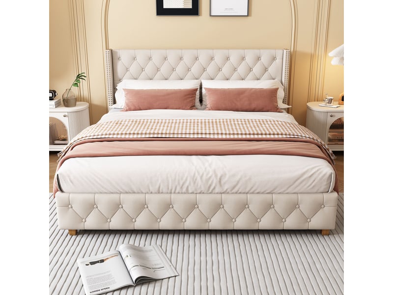 Lit 180x200 cm rembourré avec tête de lit capitonnée, revêtement lin beige, boutons et clous décoratifs, pieds en bois - Conforama B