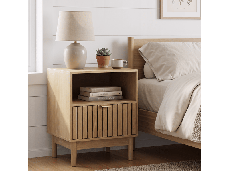 Table de chevet 45x39x56,5 cm avec 1 tiroir en mdf chêne clair, design à lattes, meuble de rangement pour chambre, salon - Conforama D