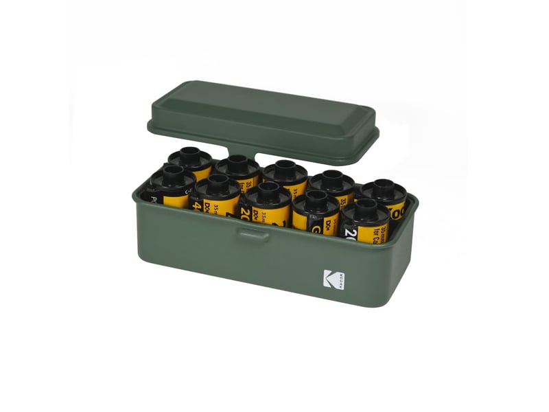  Kodak film case (120135) - boîtier compact en acier pour 8 rouleaux de film 120 ou 10 rouleaux de film 135, capot amovible, finition mate, design moderne, protection poussière et humidité - olive  - Conforama A
