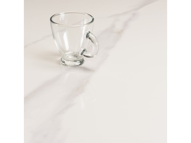  Icare - ensemble n°1: table bistrot 70x70cm pliable en céramique marbré blanc  - Conforama D