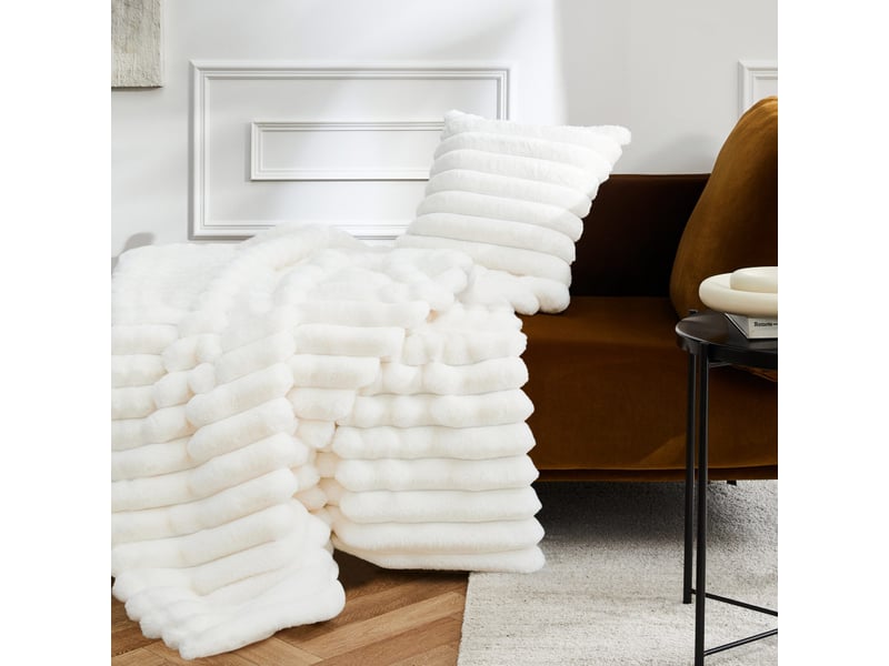  Plaid boudoir 220x240 cm imitation fourrure – plaid cocooning - 220x240cm - blanc  - Conforama C