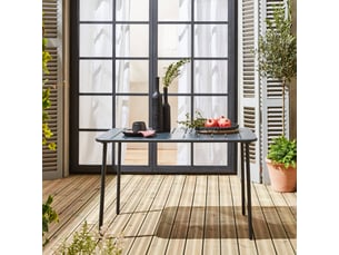 Table de jardin métal 4 places. Anthracite. Amelia. 120x70cm. Traitement antirouille. Lattes et bords arrondis.