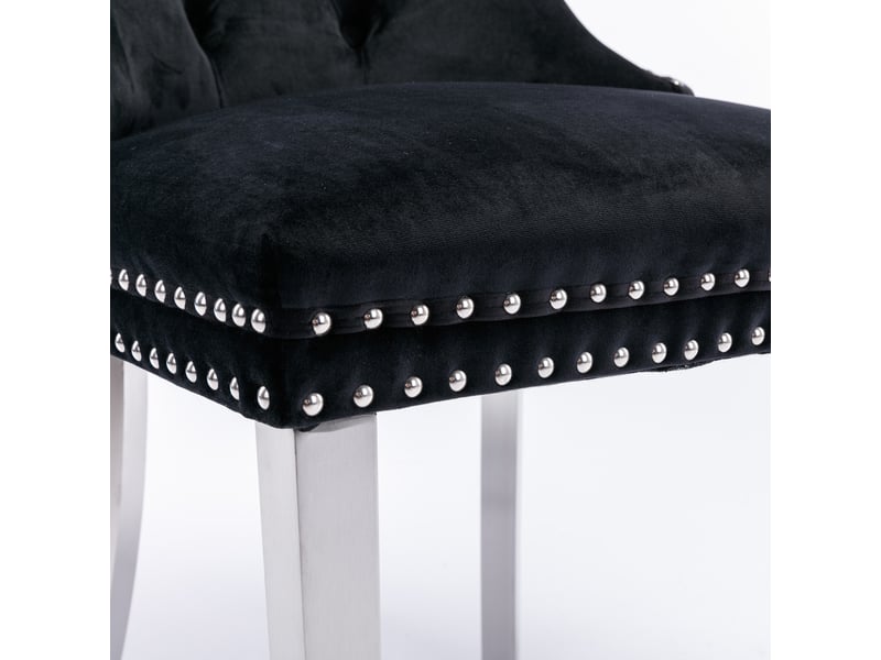  Lot de 2 chaises de salle à manger en velours noir, dossier haut capitonné, clous décoratifs, pieds finition chrome, structure en bois massif  - Conforama D