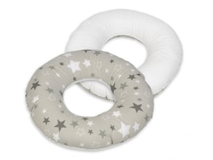 Coussin rond post natal etoiles girses et blanches sur fond gris – blanc