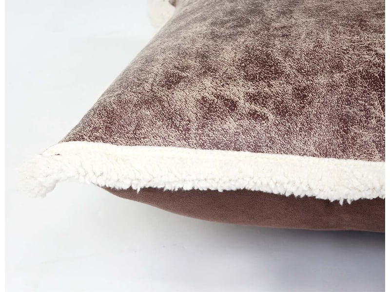  Coussin de décoration, aspect daim, coussin avec bourrage, marron aspect toison, 45x45cm  - Conforama C