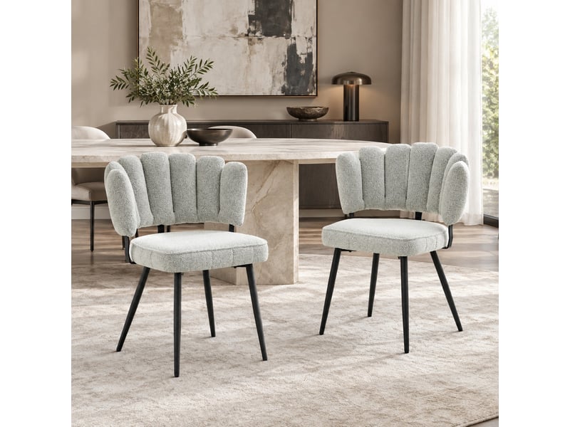  Lot de 2 chaises de salle à manger à dossier fleur  - assise rembourrée tissu bouclette gris clair et métal noir  - Conforama C